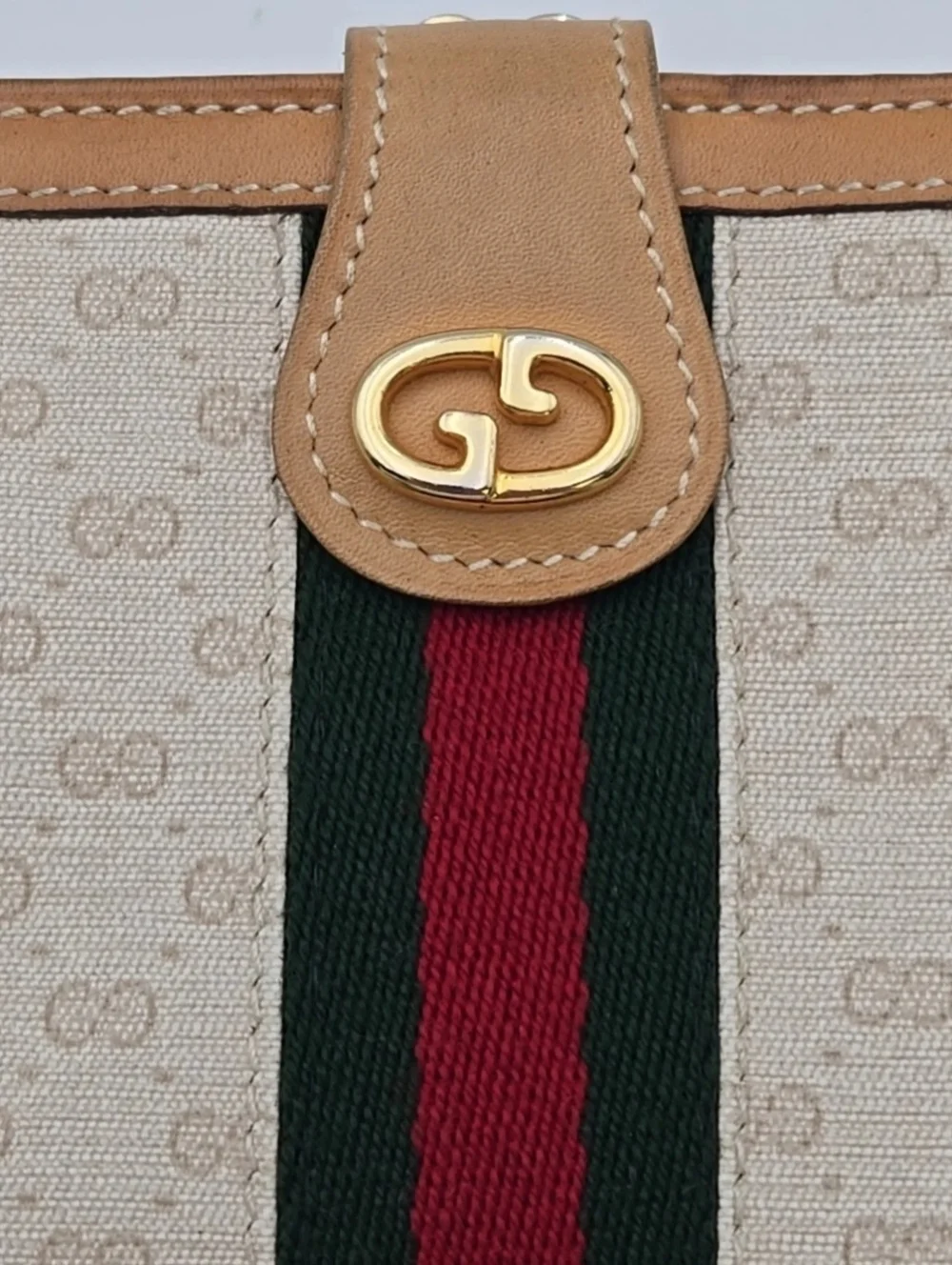 Vintage GUCCI trifold Wallet - Picture 2 of 8